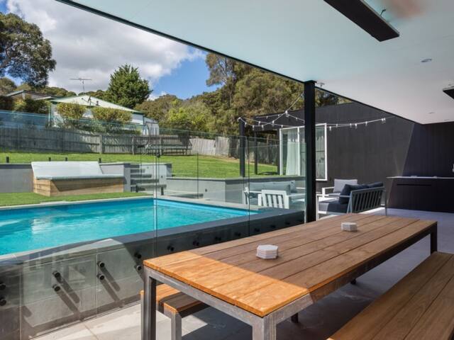 Villa Luna – Luxury Pool Escape gallery image 4