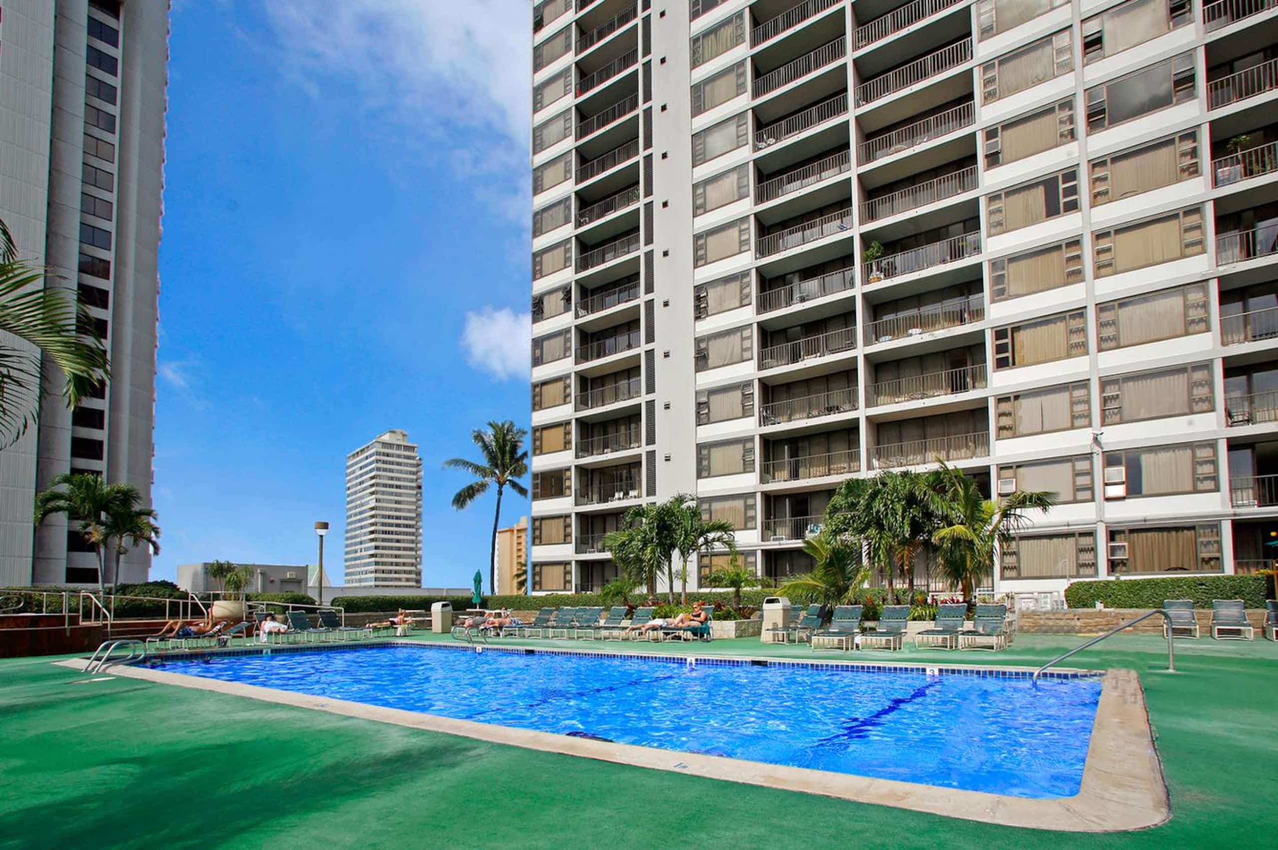 Condo in Honolulu · ★4.62 · 1 bedroom · 3 beds · 1 private bath - Image 10