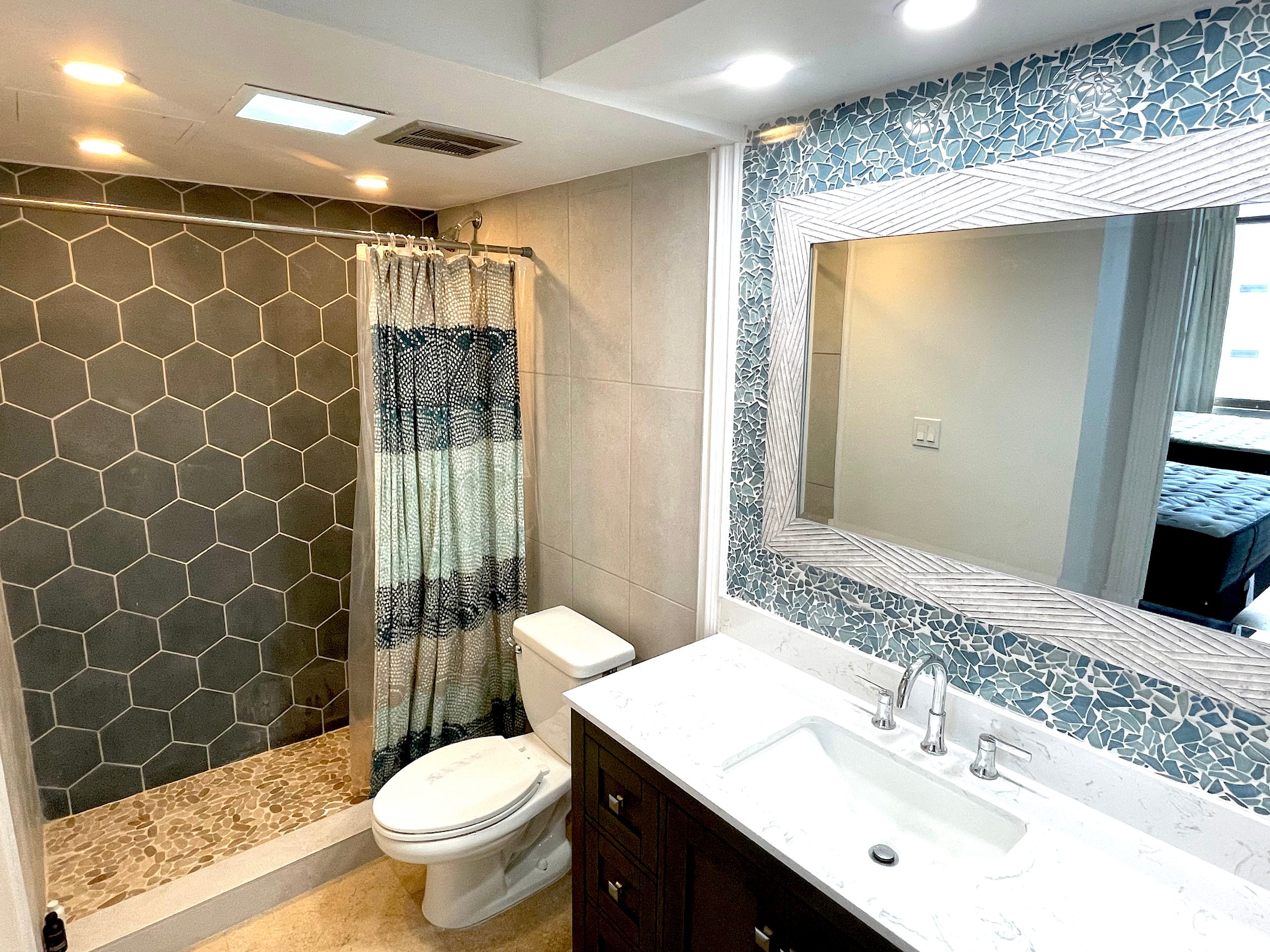 Condo in Honolulu · ★4.62 · 1 bedroom · 3 beds · 1 private bath - Image 7