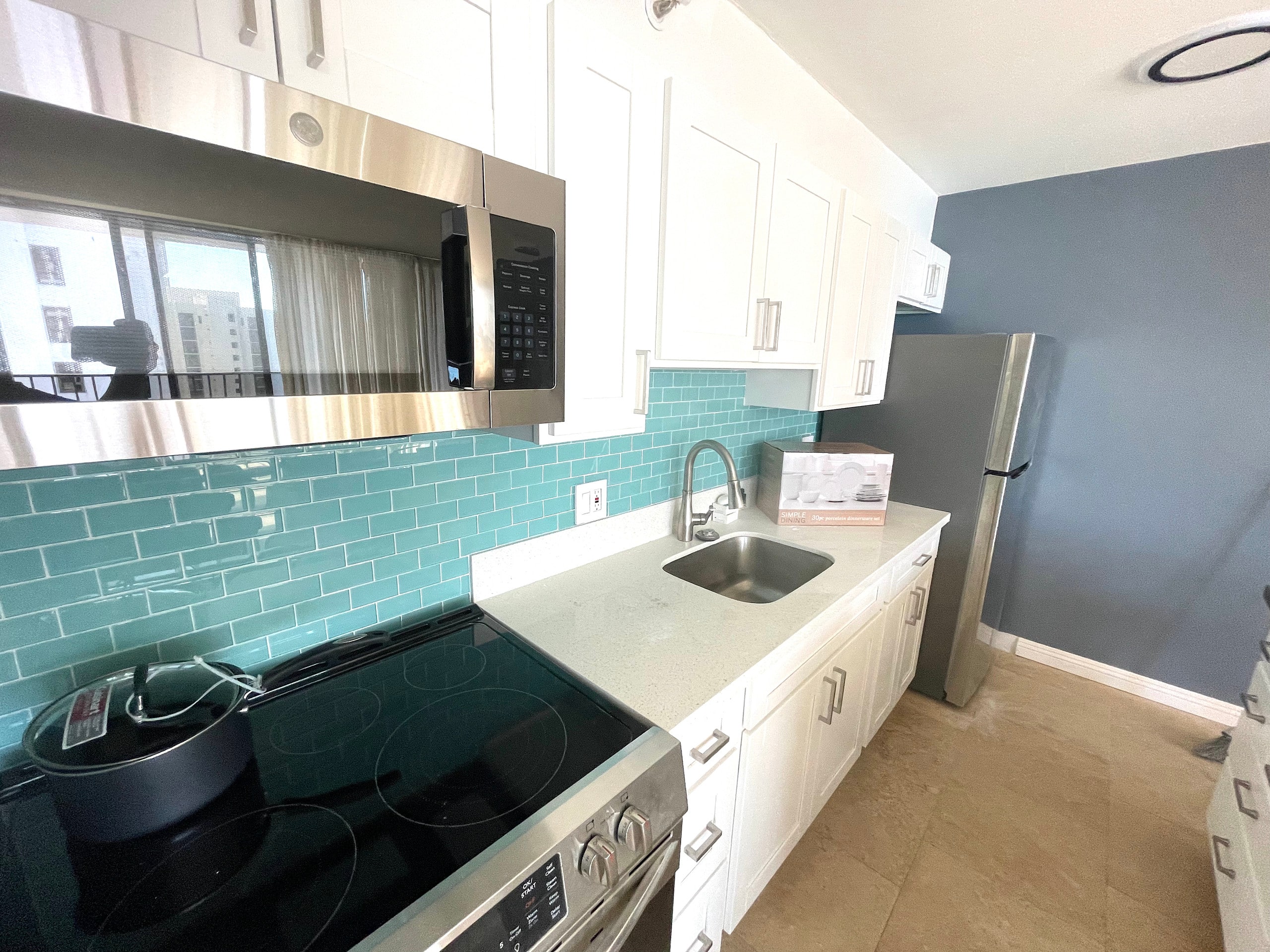 Condo in Honolulu · ★4.62 · 1 bedroom · 3 beds · 1 private bath - Image 4