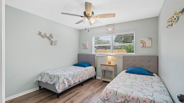 Სტუმრის ოთახი №2 ორადგილიანი საწოლებით