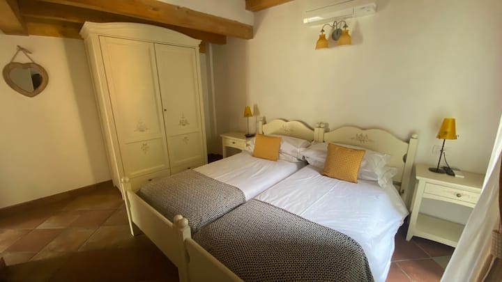 соба со кревет