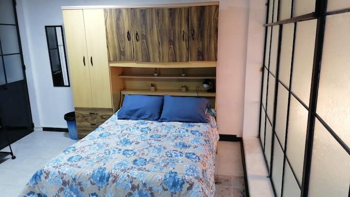 Основна спалня с двойно легло (2 - ма души)