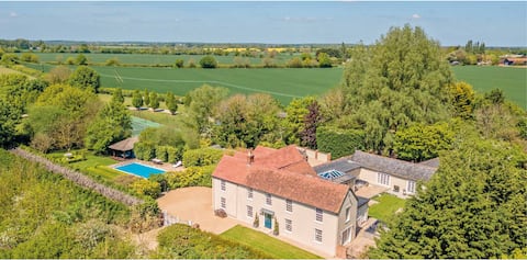 Broadgates - Country House