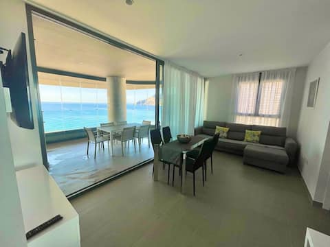 Top performing Airbnb: Infinium - a modern apartment on the beach in Calp
