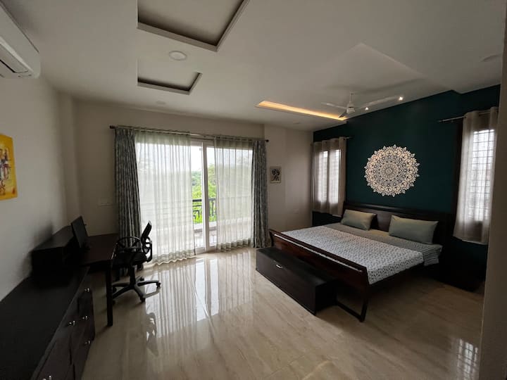 Anahata - Master bedroom with balcony and workstation