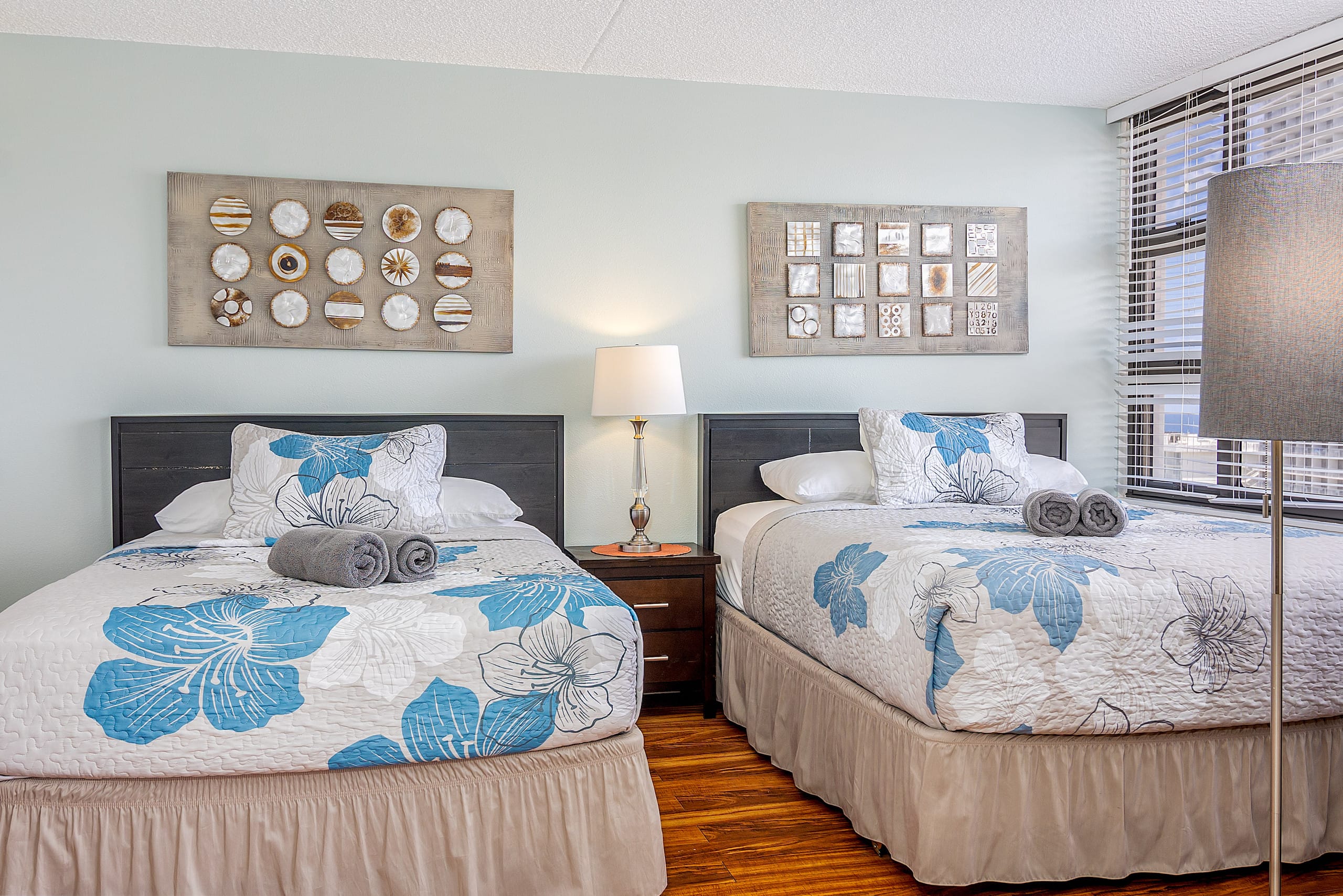 Spectacular Waikiki Condo w/free parking & pool - Image 20