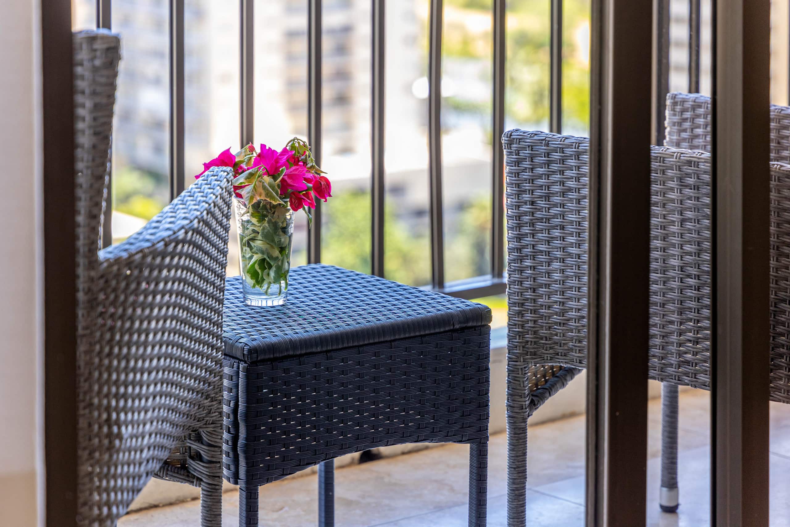 Spectacular Waikiki Condo w/free parking & pool - Image 29