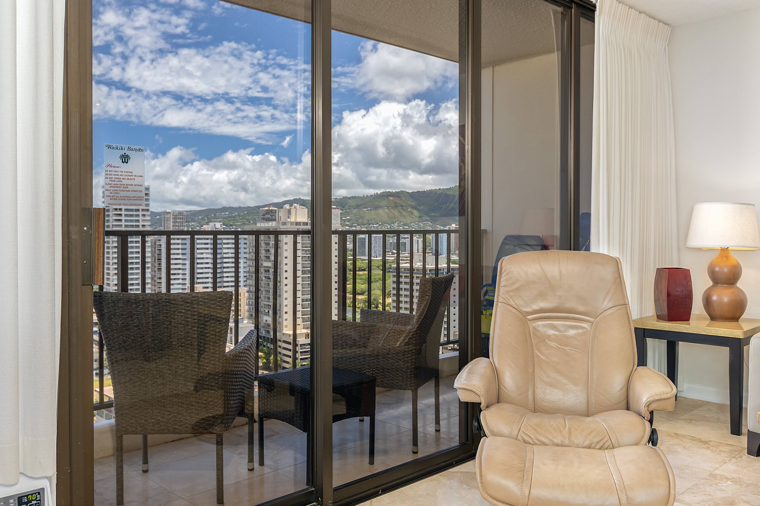Spectacular Waikiki Condo w/free parking & pool - Image 5