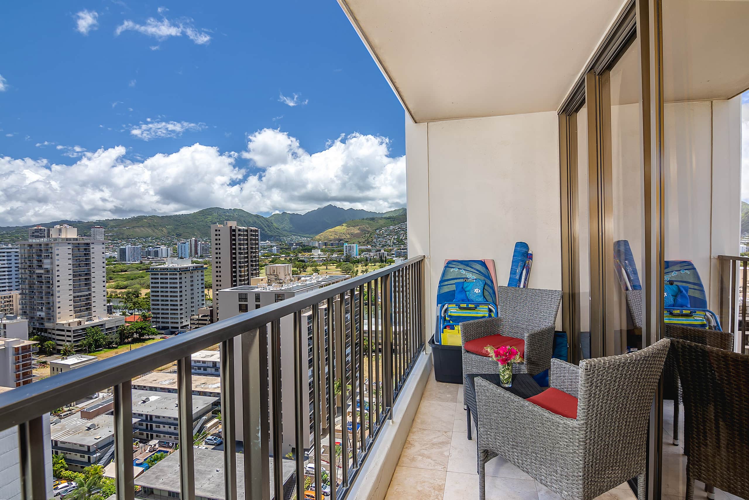 Spectacular Waikiki Condo w/free parking & pool - Image 28