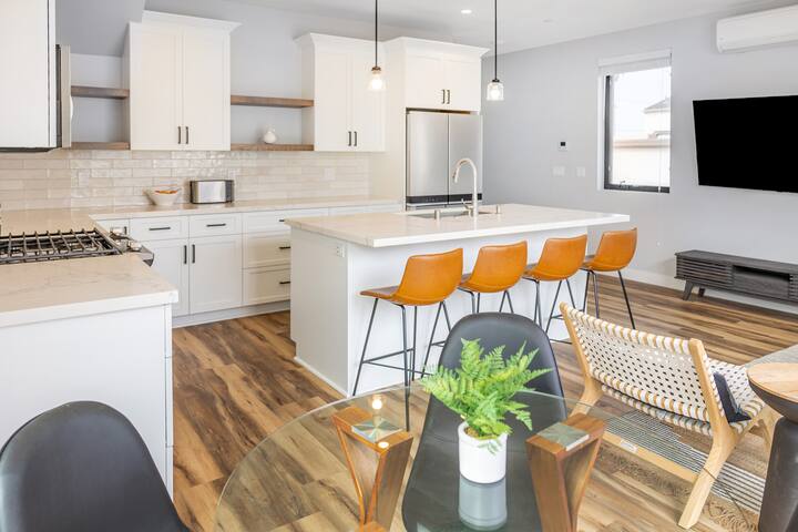 OCEAN VIEW – 1 block to the beach gallery image 2