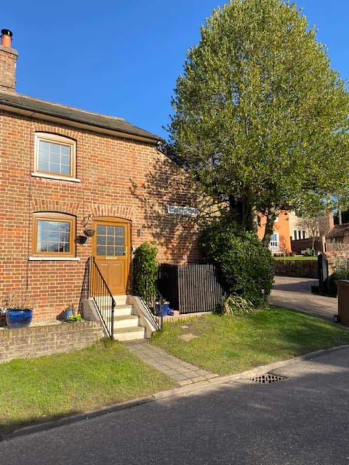 HollyTree Cottage 32 Ellis st Boxford Co105hp Cottages for Rent in