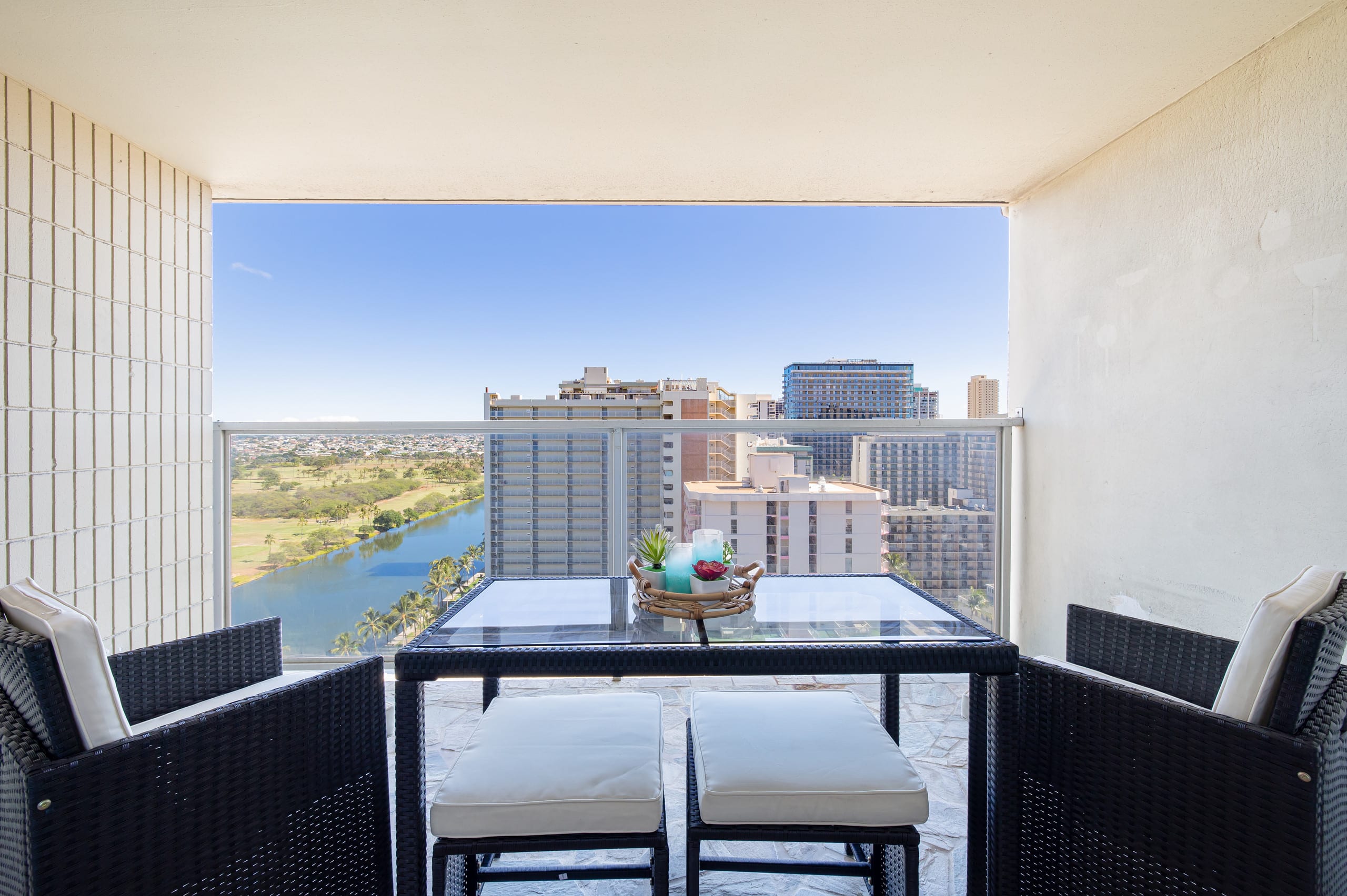 Condo in Honolulu · ★4.83 · 1 bedroom · 2 beds · 1 private bath - Image 20