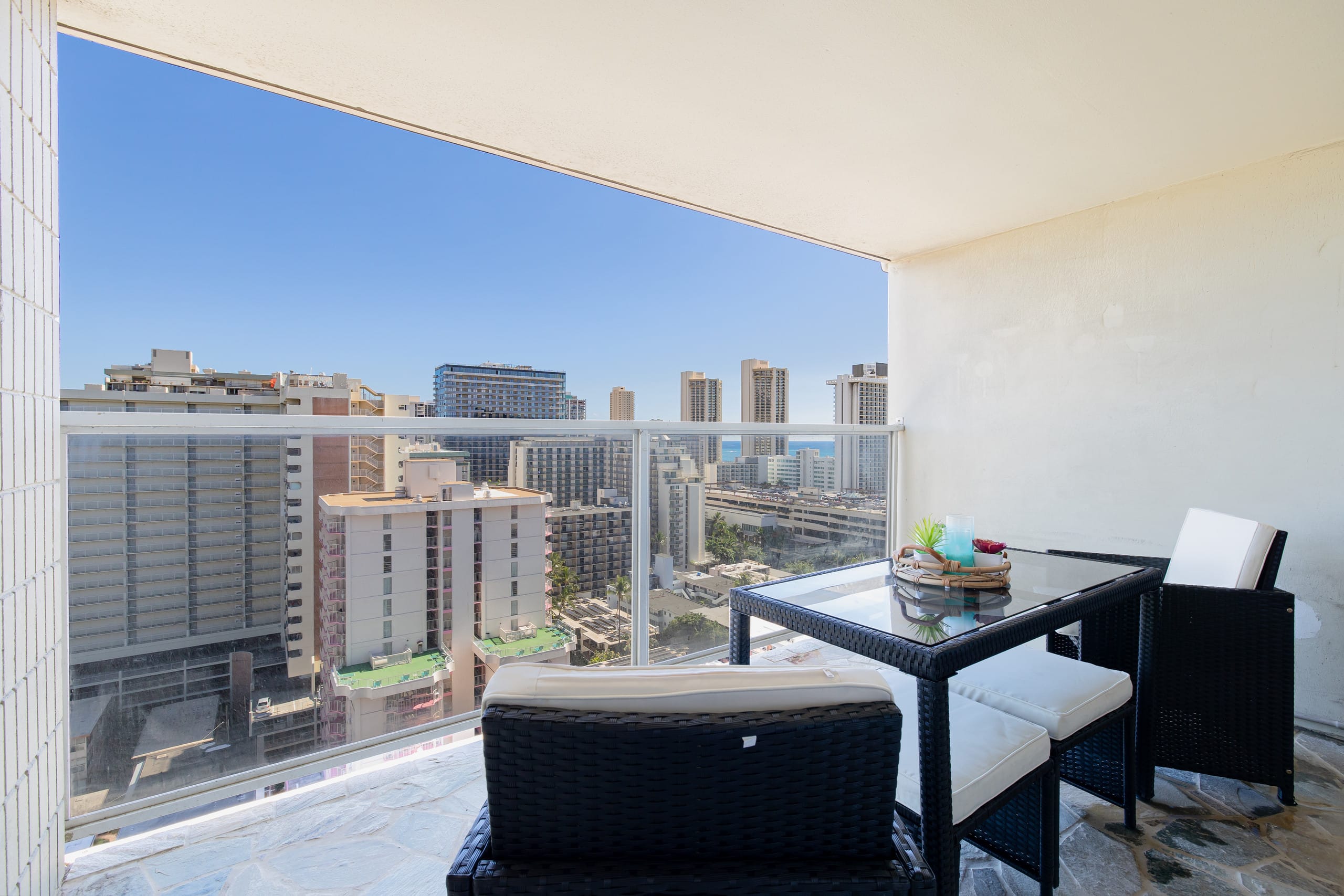 Condo in Honolulu · ★4.83 · 1 bedroom · 2 beds · 1 private bath - Image 9