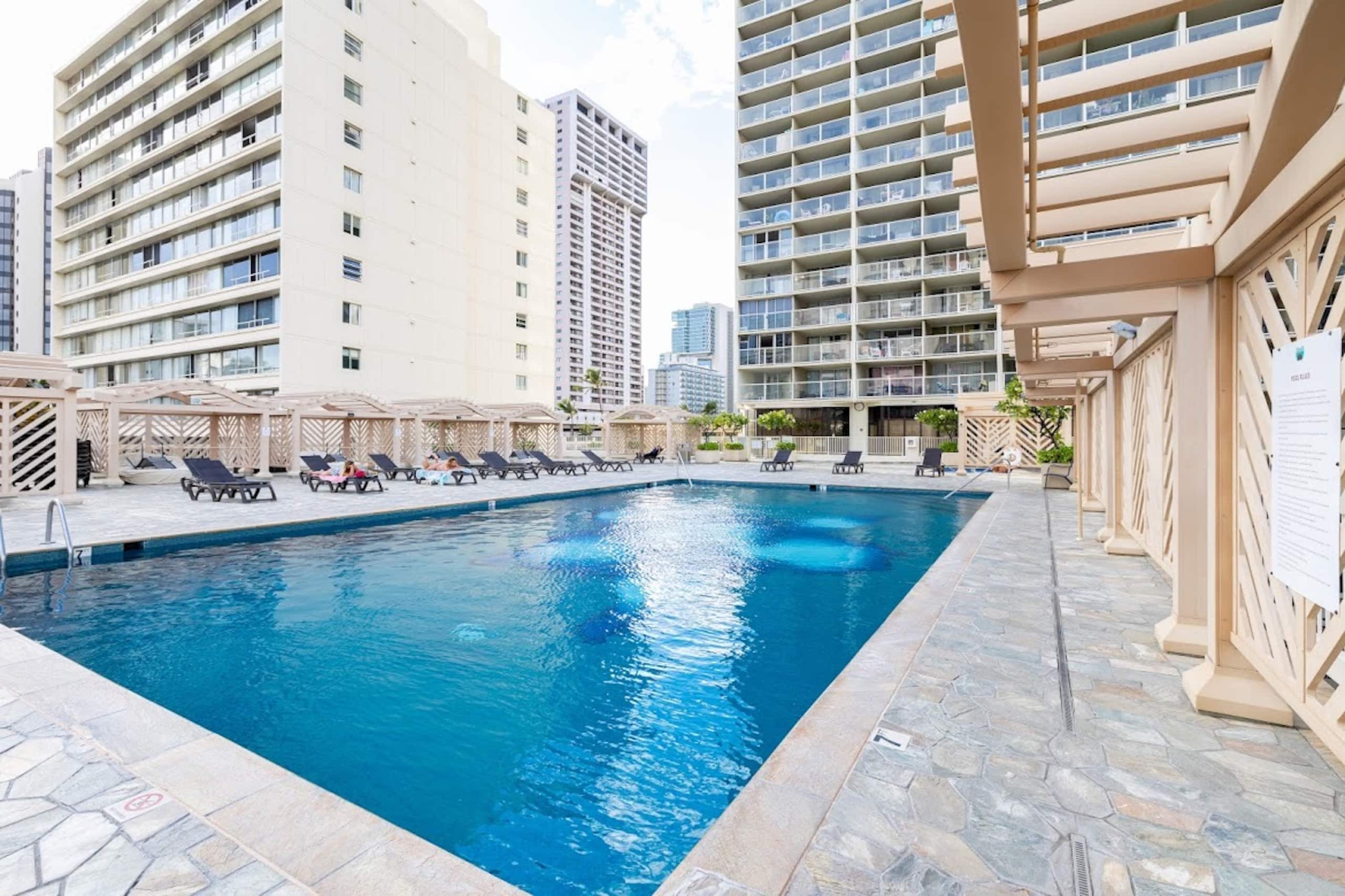 Condo in Honolulu · ★4.83 · 1 bedroom · 2 beds · 1 private bath - Image 28