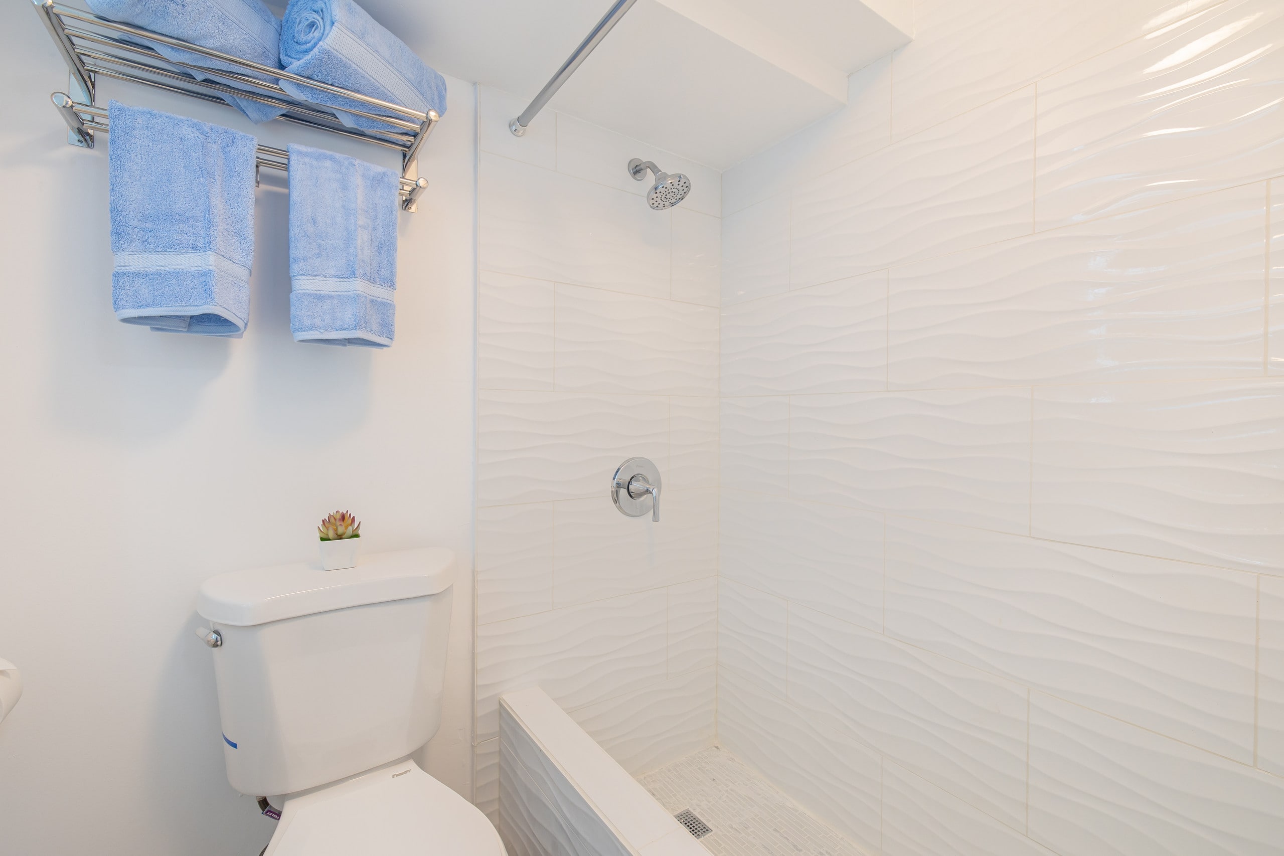 Condo in Honolulu · ★4.83 · 1 bedroom · 2 beds · 1 private bath - Image 14