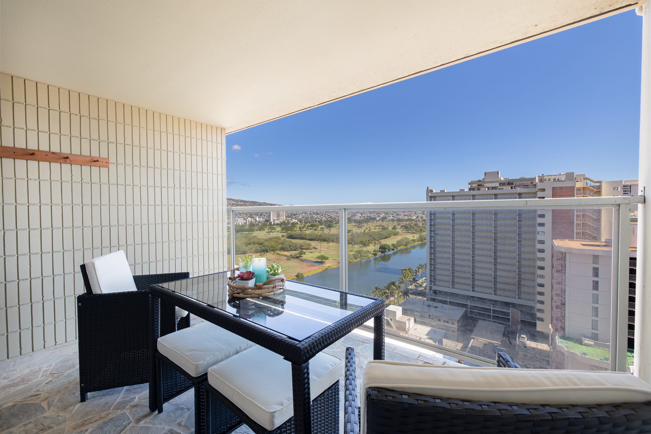 Condo in Honolulu · ★4.83 · 1 bedroom · 2 beds · 1 private bath - Image 21