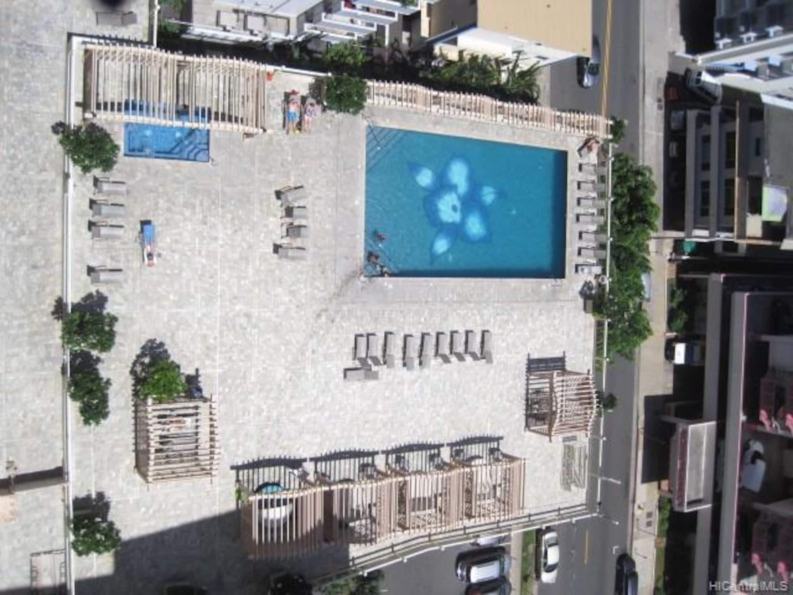 Condo in Honolulu · ★4.83 · 1 bedroom · 2 beds · 1 private bath - Image 29