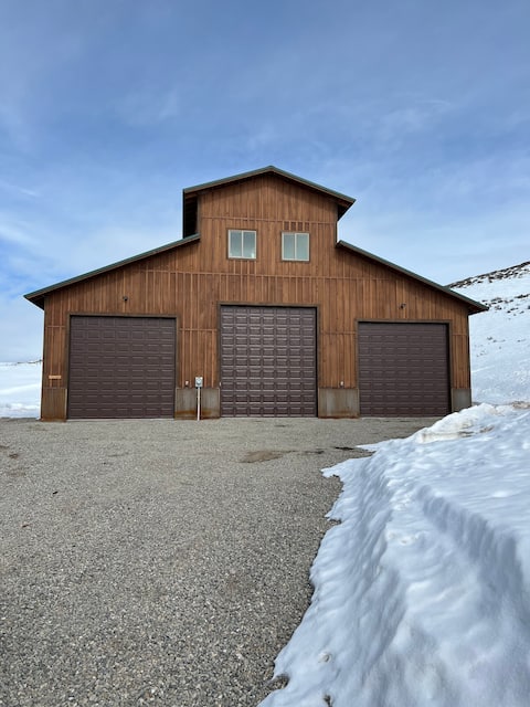 Adorable Barn-dominium with majestic views!
