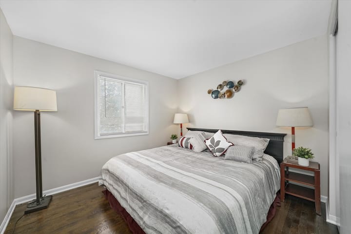 Bedroom 3 with King size bed