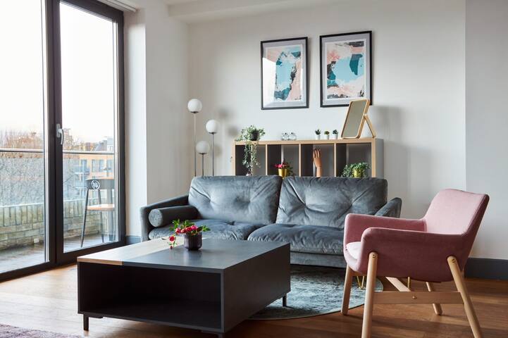 Stunning and spacious 3 bed penthouse,Canning Town gallery image 3