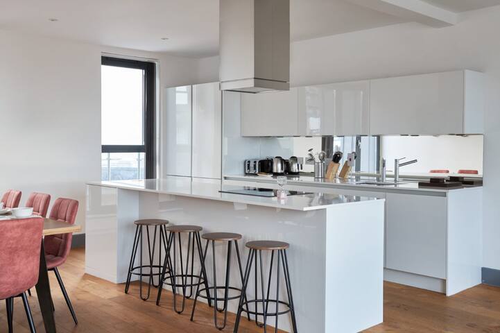 Stunning and spacious 3 bed penthouse,Canning Town gallery image 5