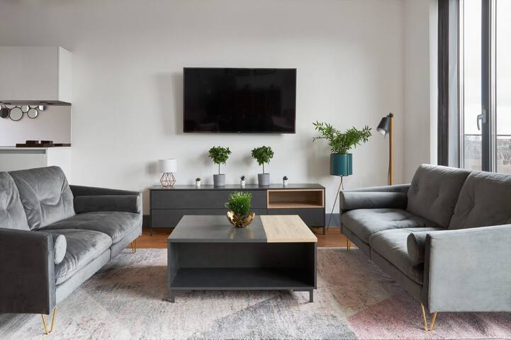 Stunning and spacious 3 bed penthouse,Canning Town gallery image 2