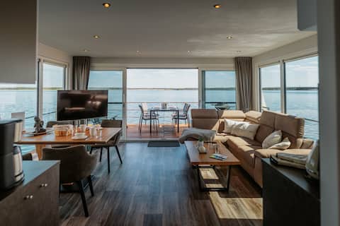 Möweninsel - from the terrace into the water!