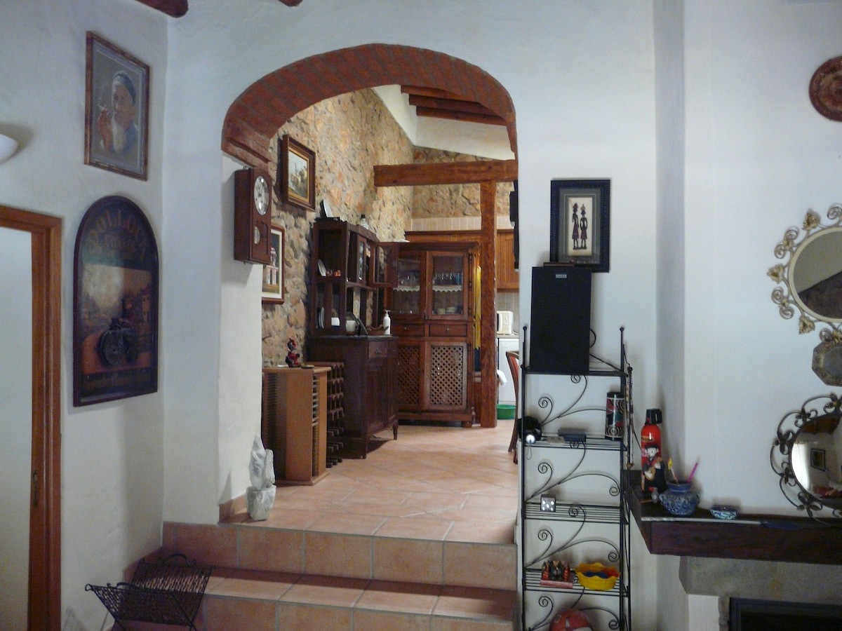 Hyrja e dhomës së ngrënies