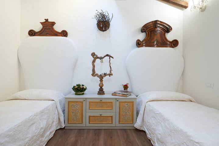 Firenze Rentals Deluxe Apartment Cimatori gallery image 5