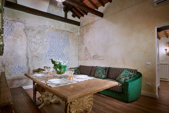 Firenze Rentals Deluxe Apartment Cimatori gallery image 2