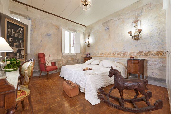 Firenze Rentals Deluxe Apartment Cimatori gallery image 3