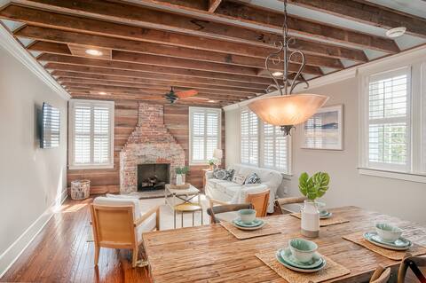 Charming apartment in the heart of downtown!