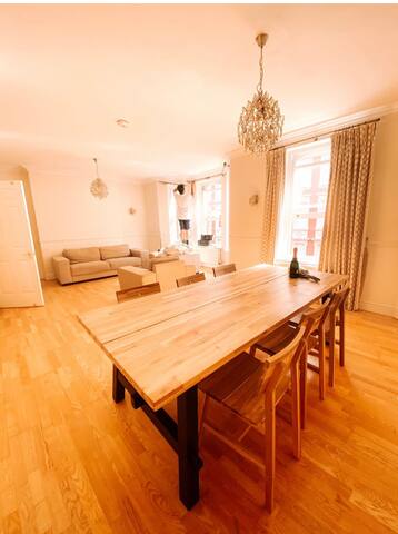 Luxury 3 bedroom, 3 bath apt by Oxford St & Soho