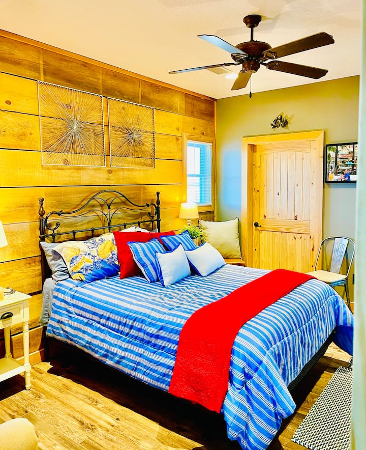 Cama tamaño queen para huéspedes