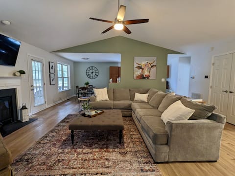 Cheerful 3 BR home in South Durham near everything