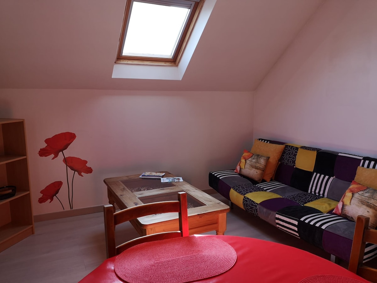 Popular Airbnb listing: Apartment upstairs in house in Annecy