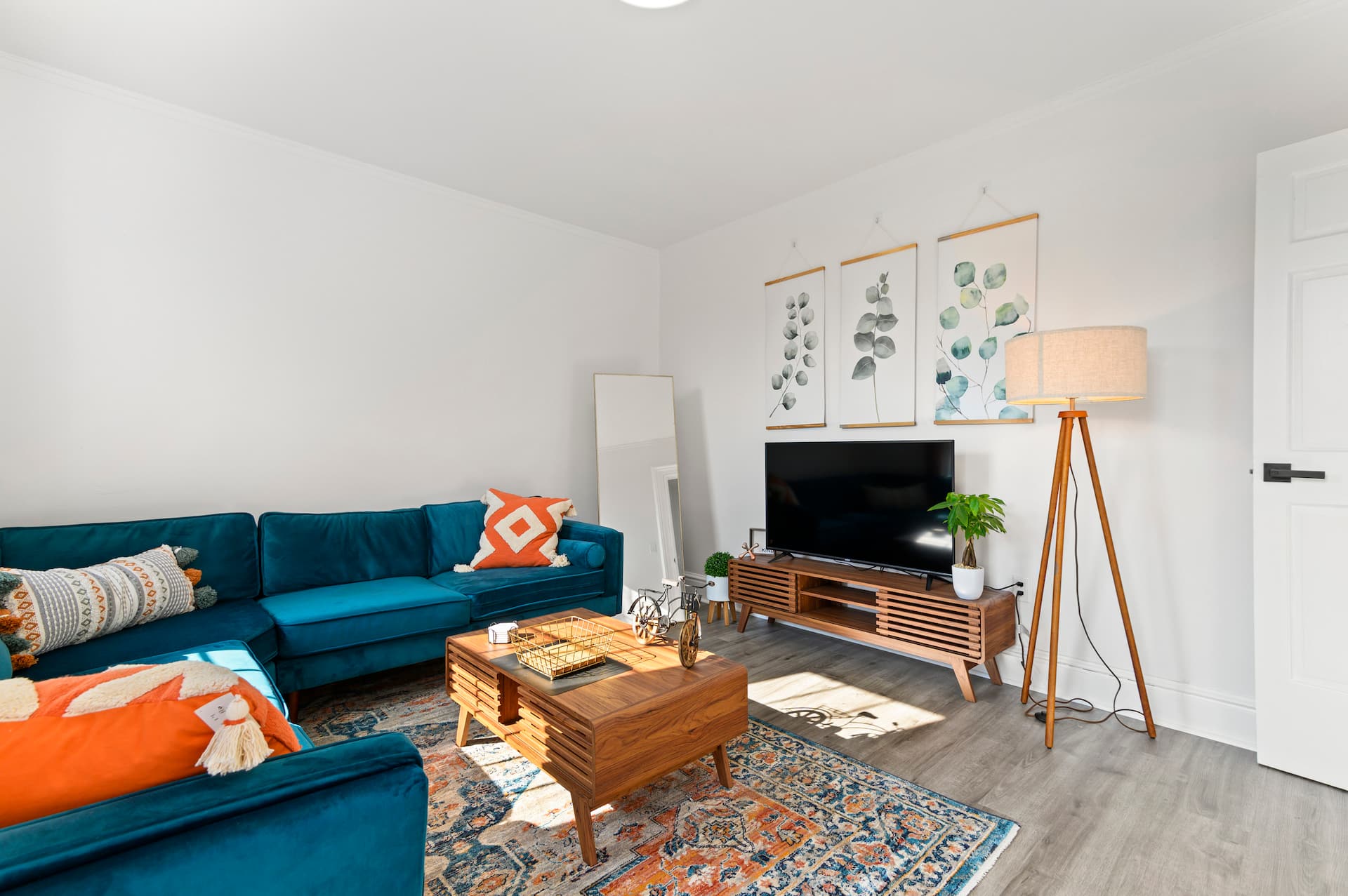 Orange Oasis in Heart of East Rock |Free Parking|