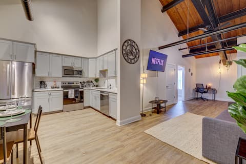 Luxury Industrial Style King SuiteC- Shawnee Mtn!