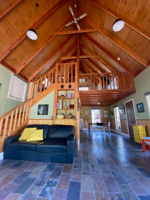 Successful Airbnb property: Birdie and Brad's Broomfield Retreat in Shire Of Hepburn