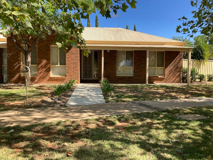 Peaceful getaway in a leafy street. Houses for Rent in Mildura