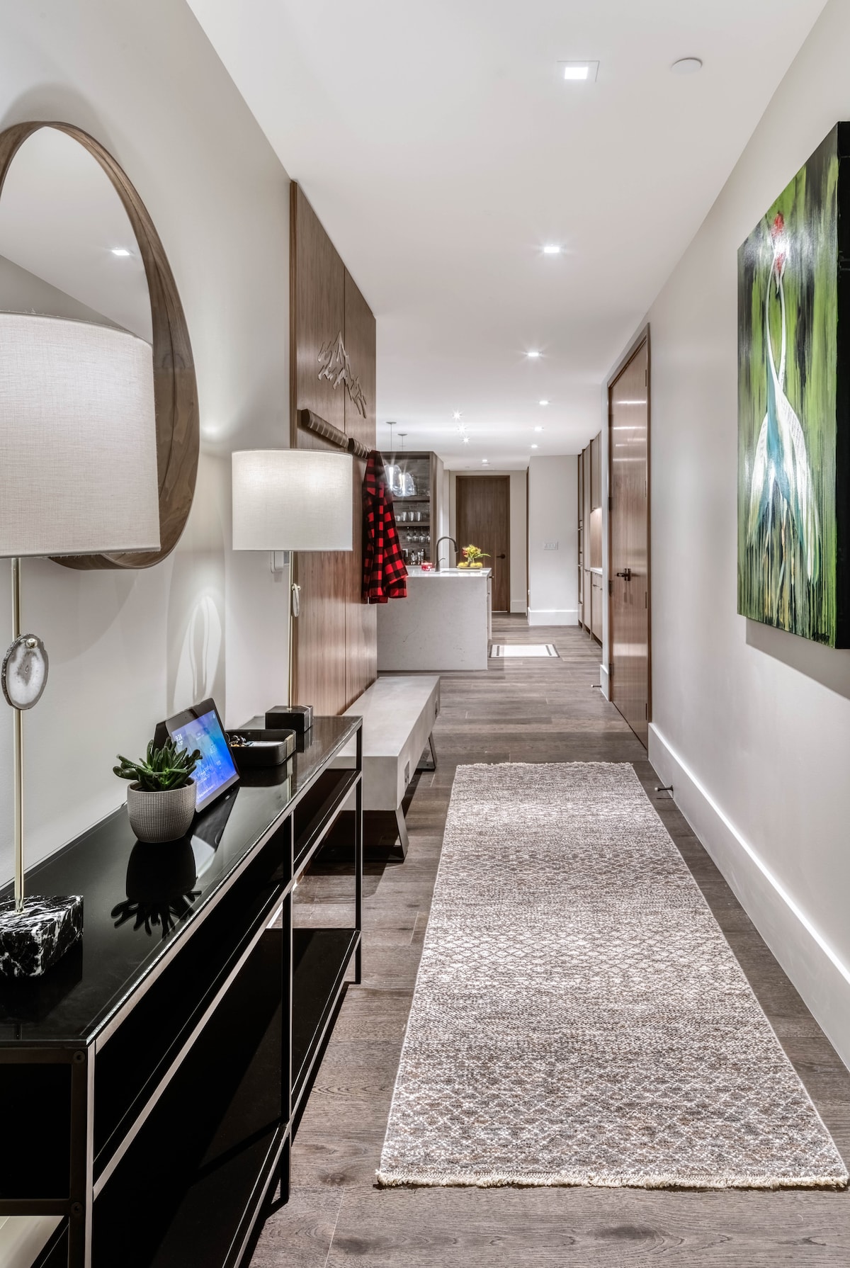 Airbnb Luxe: 50 ft to Lift, Bowling, Spa Pool