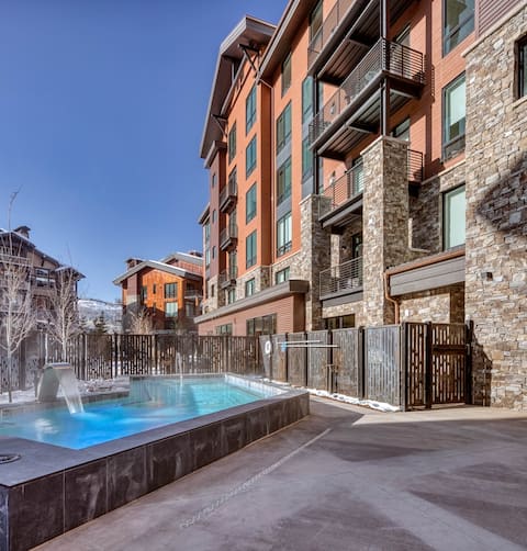 Top Airbnb: Airbnb Luxe: 50 ft to Lift, Bowling, Spa Pool in Park City