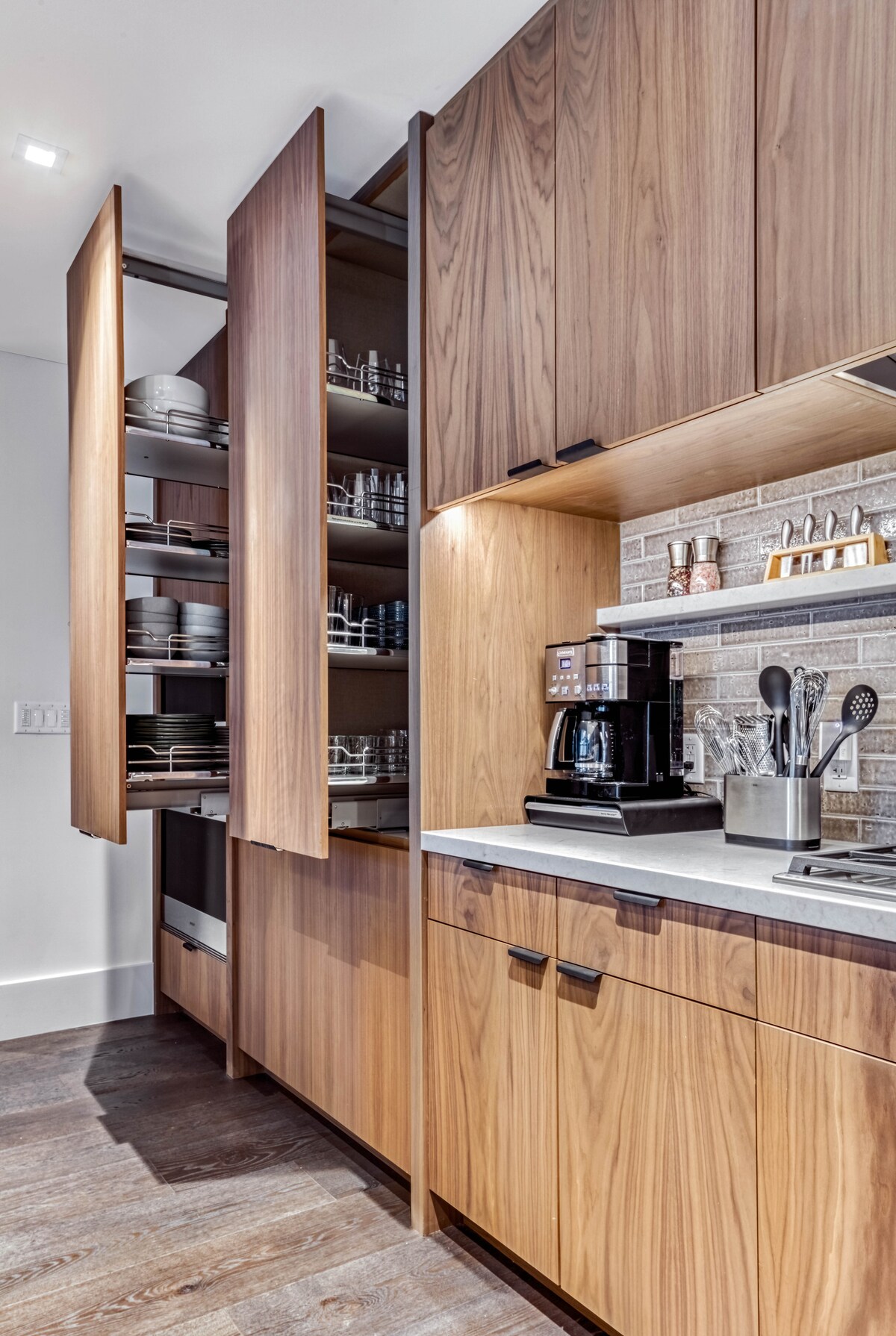 Airbnb Luxe: 50 ft to Lift, Bowling, Spa Pool