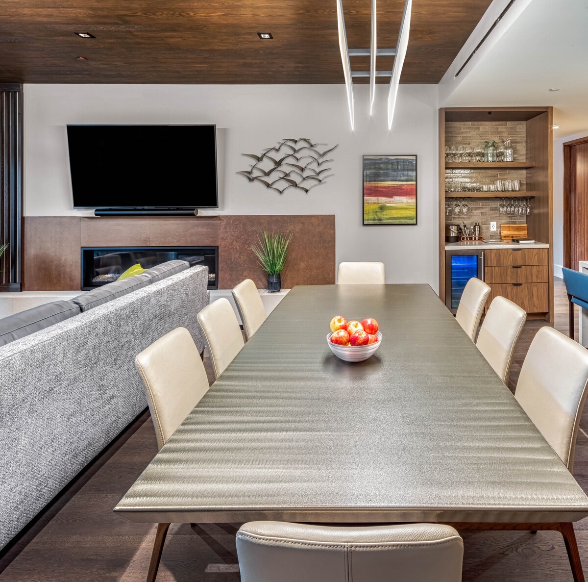 Airbnb Luxe: 50 ft to Lift, Bowling, Spa Pool