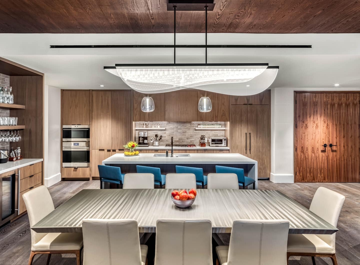 Airbnb Luxe: 50 ft to Lift, Bowling, Spa Pool