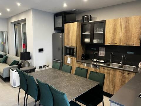 Central new PRIVATE HOME,5BR+6Baths WIFI&AC SLPS11