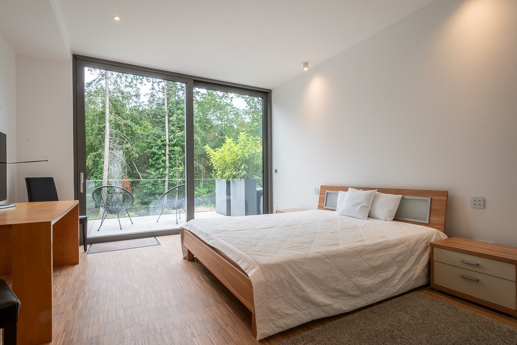 Dhoma e gjumit 1 (krevat 180 cm x 200 cm x 200 cm)