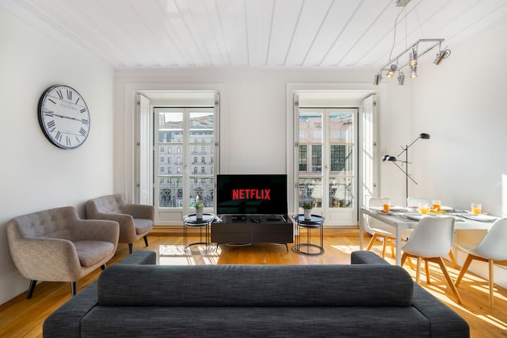 Restauradores Deluxe | Prime Location w/ Lift