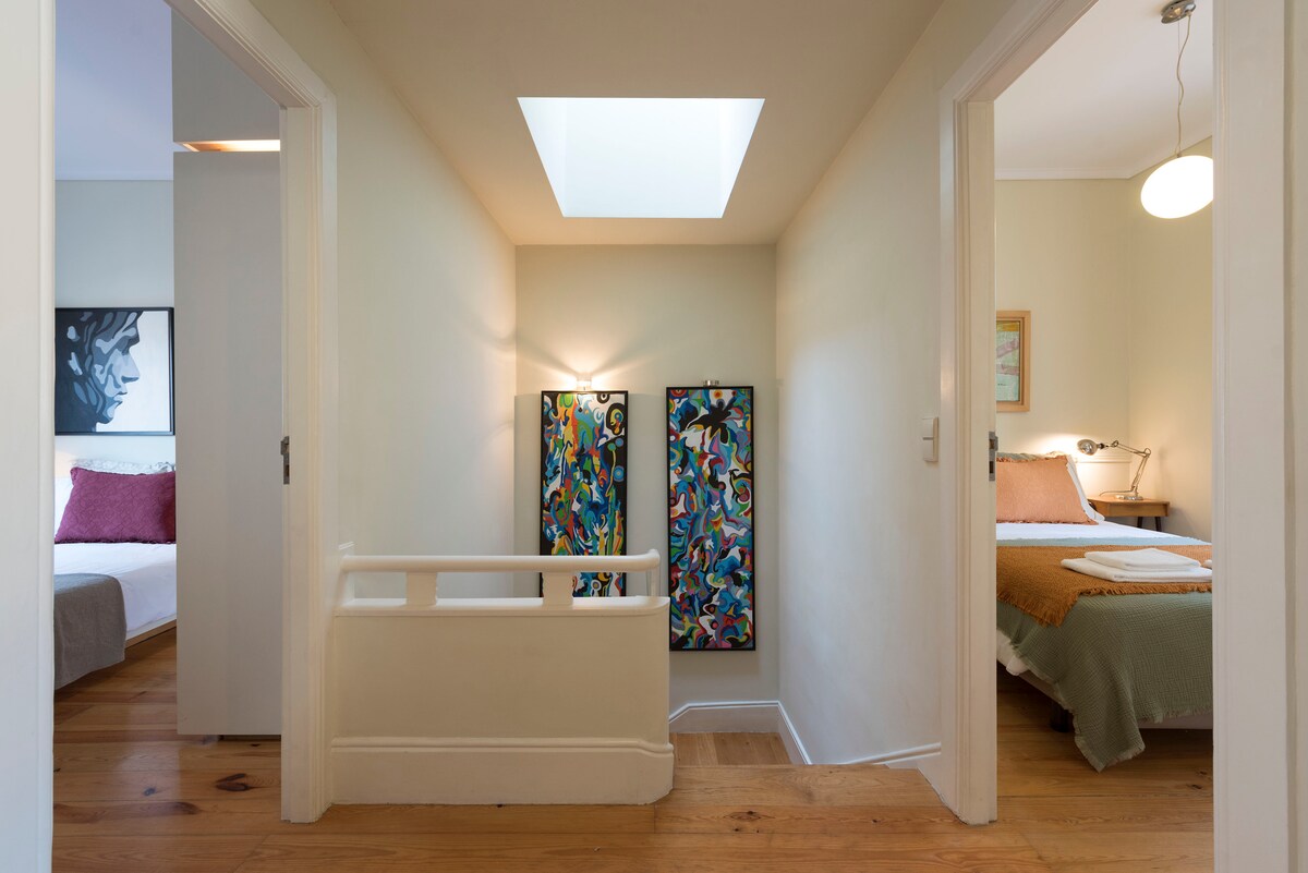 Ghorofa ya kwanza (Ukumbi wa vyumba). 